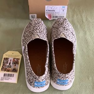 Toms, new with tag